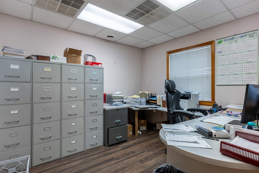 More Photos Of 3946 Indian Ripple Rd, Dayton Warehouse For Lease