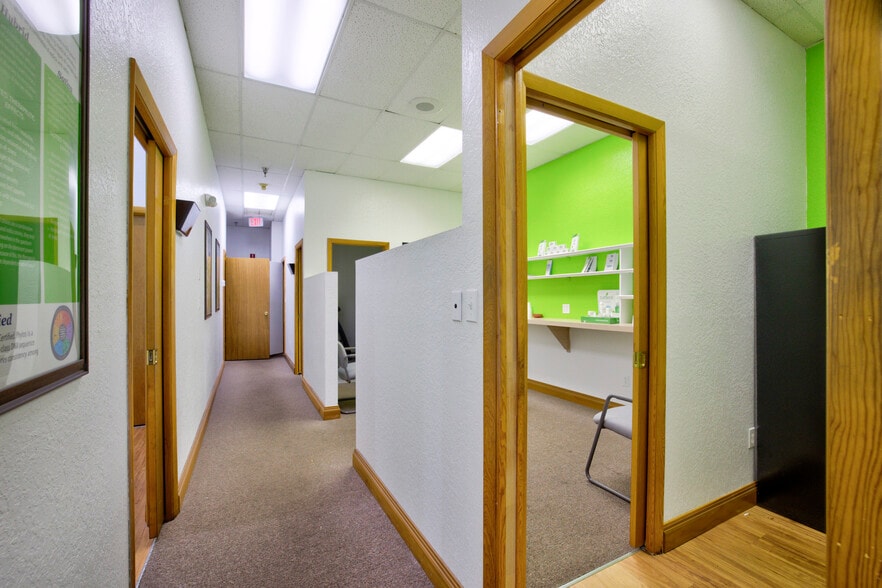 More Photos Of 7118-7170 N Nob Hill Rd, Tamarac General Retail For Lease