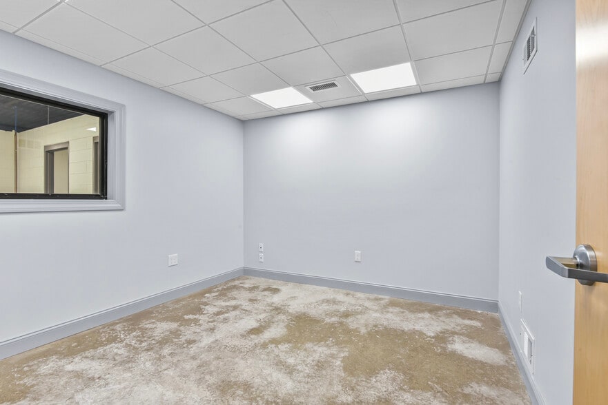 More Photos Of 88 Danielson Pike, Foster Manufacturing For Lease