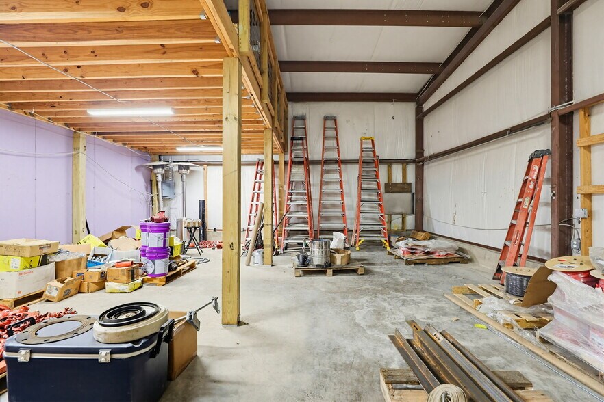 More Photos Of 11550 N North Loop Rd, San Antonio Warehouse For Sale