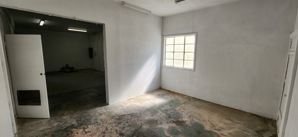 More Photos Of 45044 Yucca Ave, Lancaster Research And Development For Lease