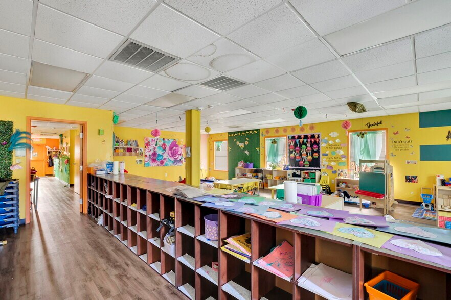 More Photos Of 1370 Lockhart Dr NW, Kennesaw Office For Lease