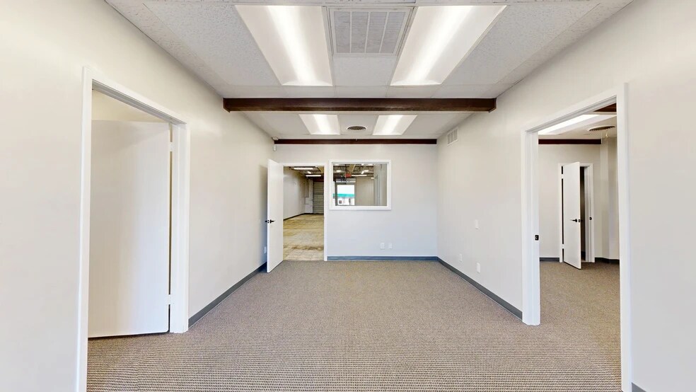 More Photos Of 1100-1120 Luke St, Irving Unknown For Lease