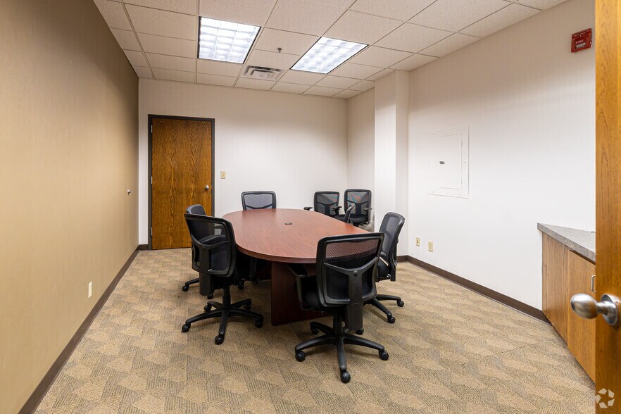 More Photos Of 250 S Executive Dr, Brookfield Office For Sale