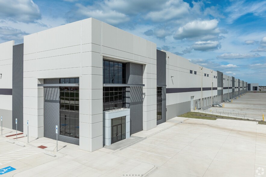 More Photos Of 1401-1501 E Pleasant Run Rd, Wilmer Unknown For Lease