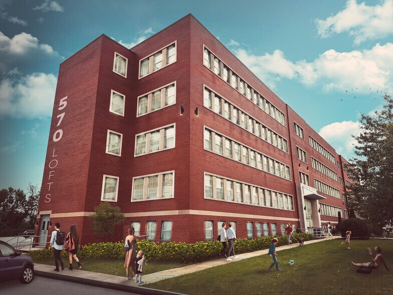 More Photos Of 500 W College Ave, York Unknown For Lease