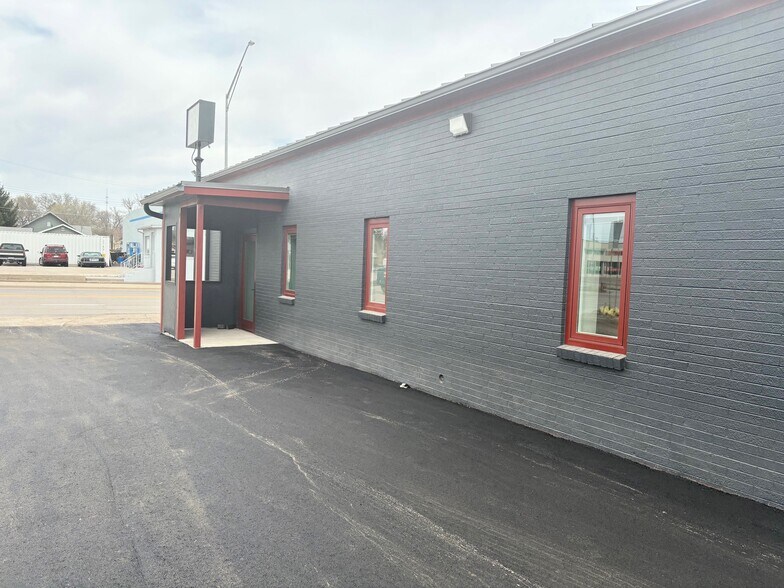More Photos Of 212 W 1st St, Ogallala Office For Sale