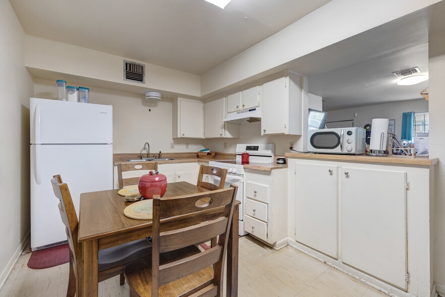 More Photos Of 1500 Norman Bauer Dr, Franklin Multifamily For Sale