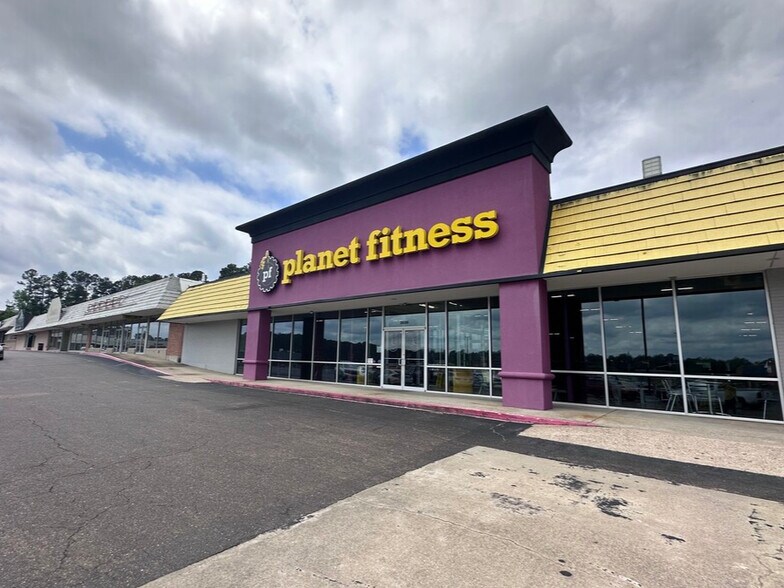 Primary Photo Of 1900-1936 N West Ave, El Dorado Unknown For Lease