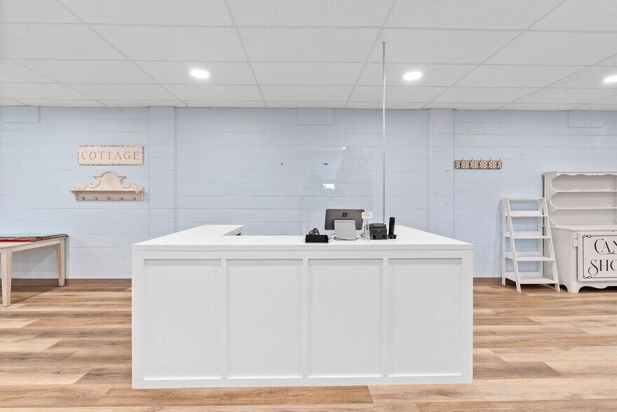 More Photos Of 1700 Highway 35 N, Rockport Storefront Retail Office For Sale