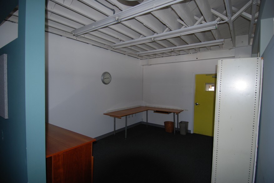 More Photos Of 865-867 Isabella St, Oakland Warehouse For Lease
