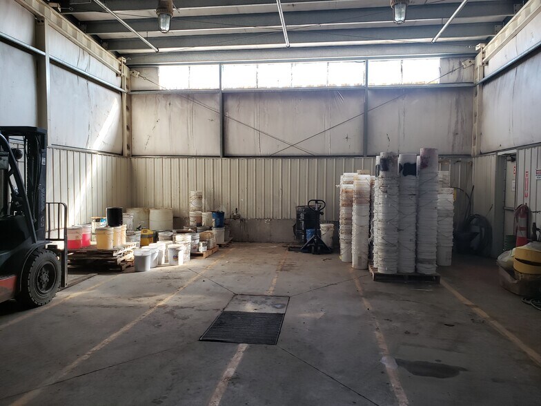 More Photos Of 420 Halliburton Dr, Williston Industrial For Lease