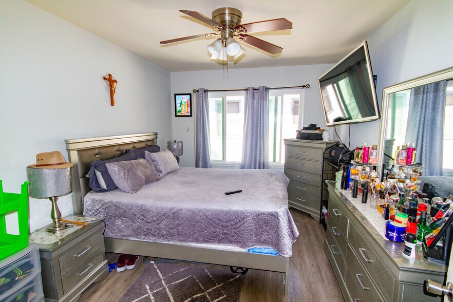 More Photos Of , Los Angeles Multifamily For Sale