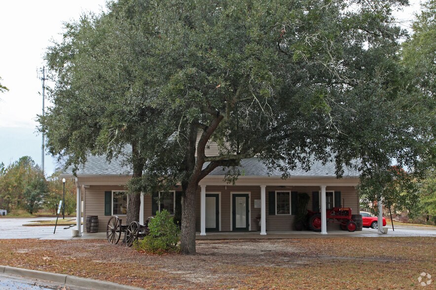 More Photos Of 309 Oak Dr, Lexington Restaurant For Sale