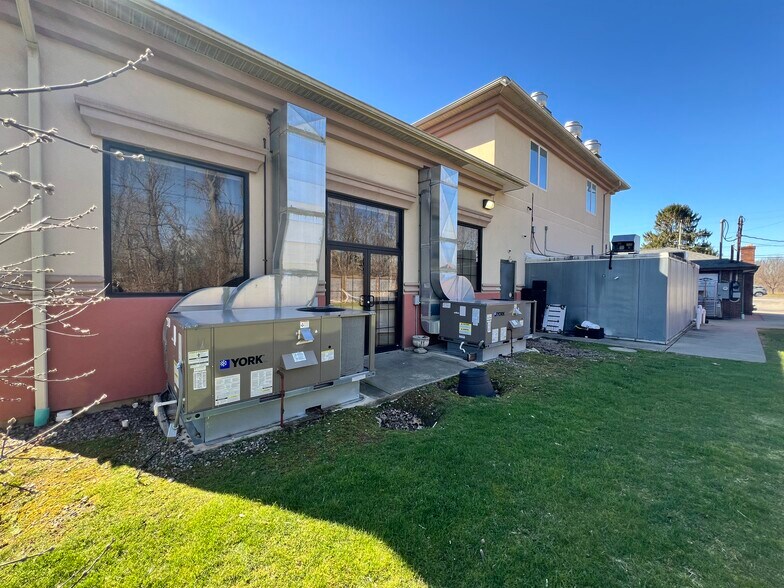 More Photos Of 9415 Main St, Clarence Freestanding For Sale