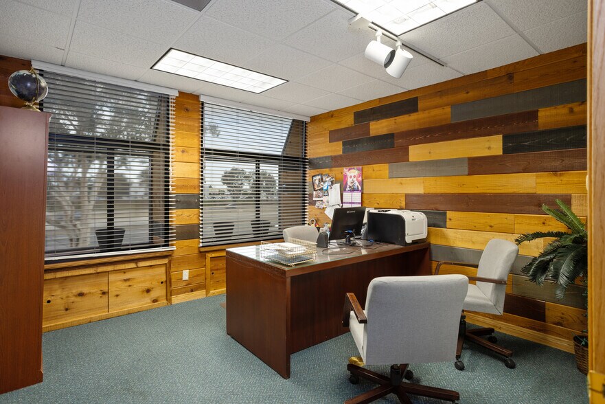 More Photos Of 4550 Kearny Villa Rd, San Diego Office For Sale