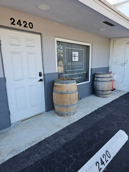 Primary Photo Of 2420-2426 N Dixie Hwy, Wilton Manors Light Distribution For Lease