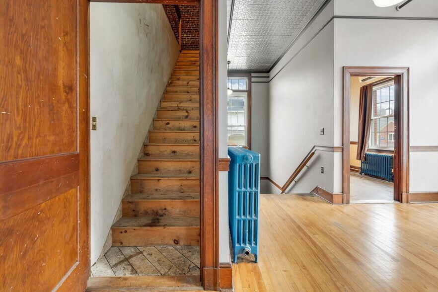More Photos Of 192 Main St, Ellsworth Storefront For Sale