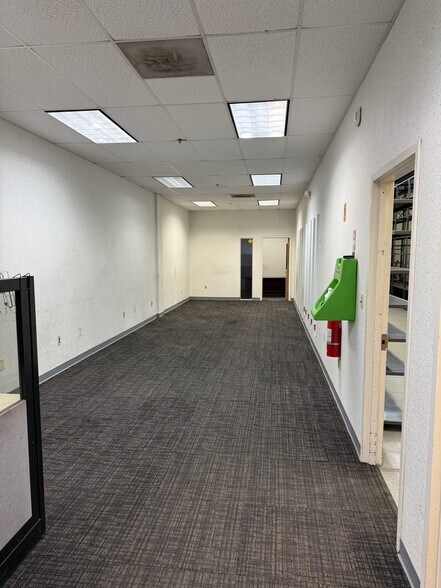 More Photos Of 18 Wendell Pl, Fairview Warehouse For Lease