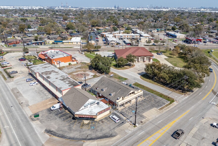 More Photos Of 2905 Southmore Ave, Pasadena Freestanding For Lease