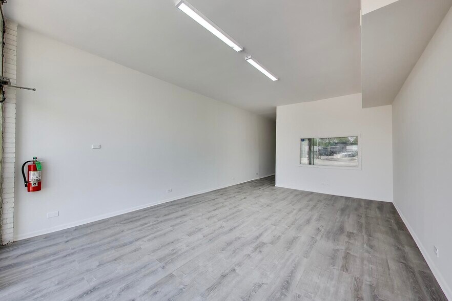 More Photos Of 1667-1675 Oakton St, Des Plaines Storefront For Sale