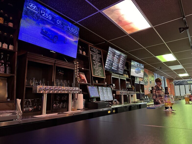 More Photos Of 14401 Greenwood Ave N, Seattle Freestanding For Sale