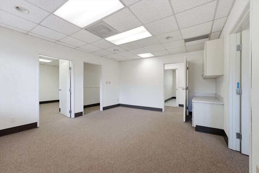 More Photos Of 44725 10th St W, Lancaster Medical For Sale