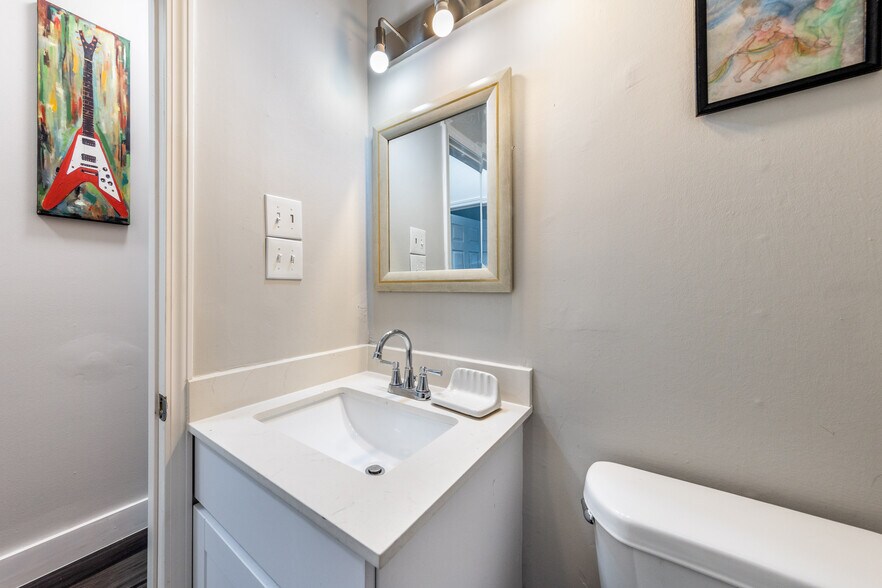 More Photos Of 2511 San Gabriel St, Austin Multifamily For Sale
