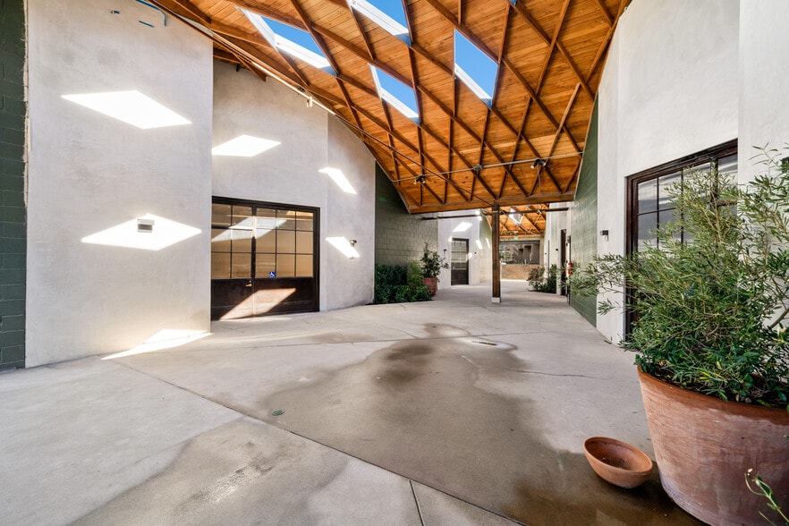 More Photos Of 1801 Blake Ave, Los Angeles Flex For Lease