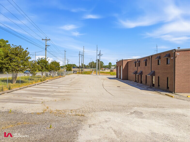 More Photos Of 1364 Candler Rd, Gainesville Truck Terminal For Lease