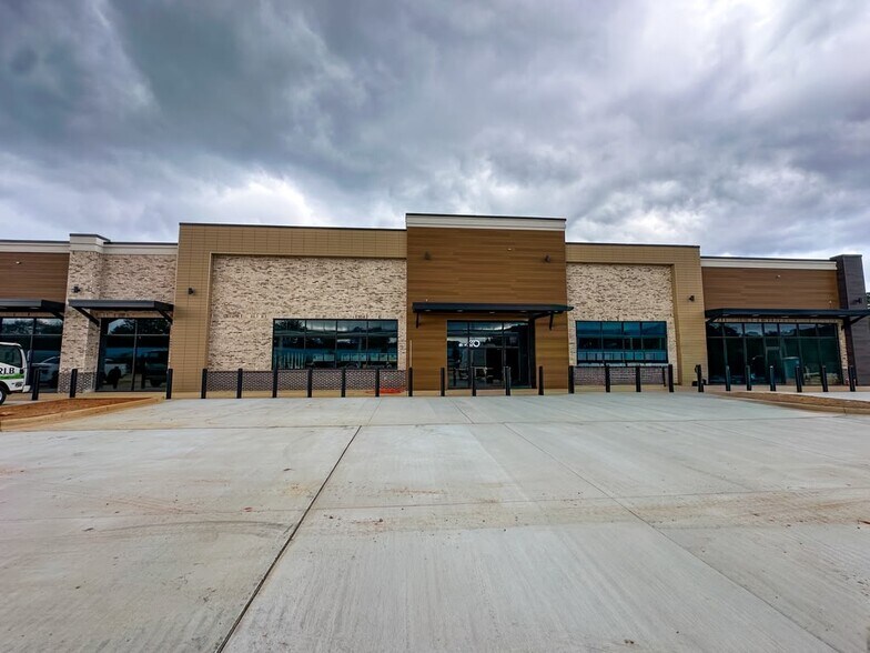 More Photos Of 811 S Marietta Pky SE, Marietta Service Station For Lease