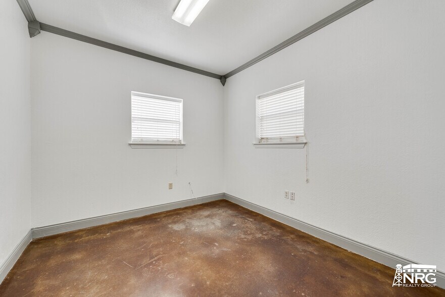 More Photos Of 9507 FM 307, Midland Distribution For Lease