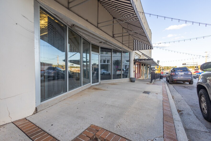 More Photos Of 134 E Front St, Hattiesburg Restaurant For Sale