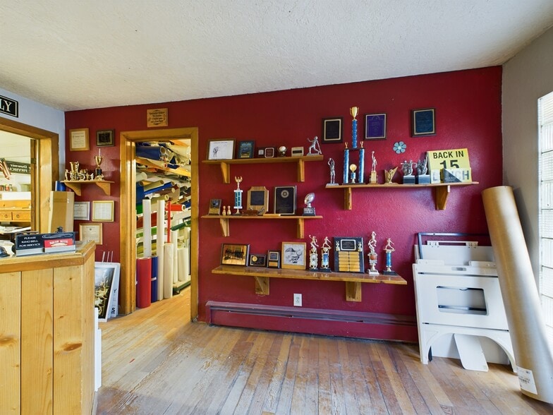 More Photos Of 615 S Washington Ave, Emmett Freestanding For Sale