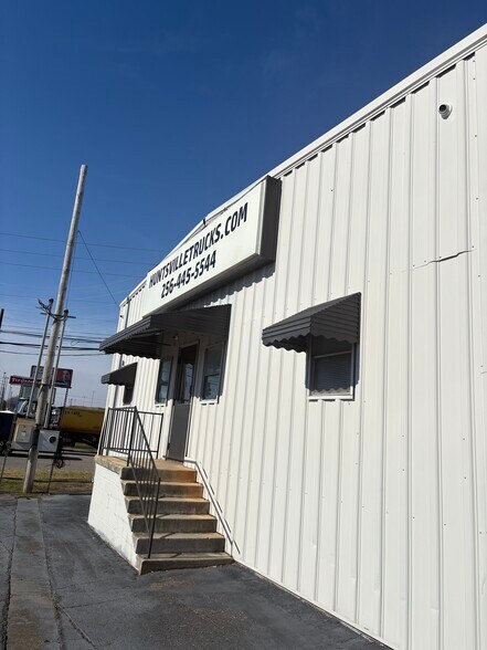 More Photos Of 2518 Memorial Pky SW, Huntsville Flex For Lease