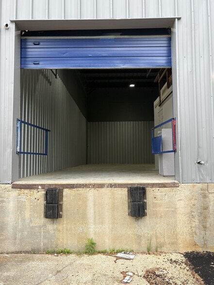 More Photos Of 5904 Financial Plz, Shreveport Industrial For Lease