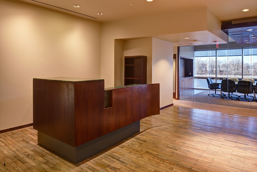 More Photos Of 400 Riverview Plz, Trenton Office For Lease