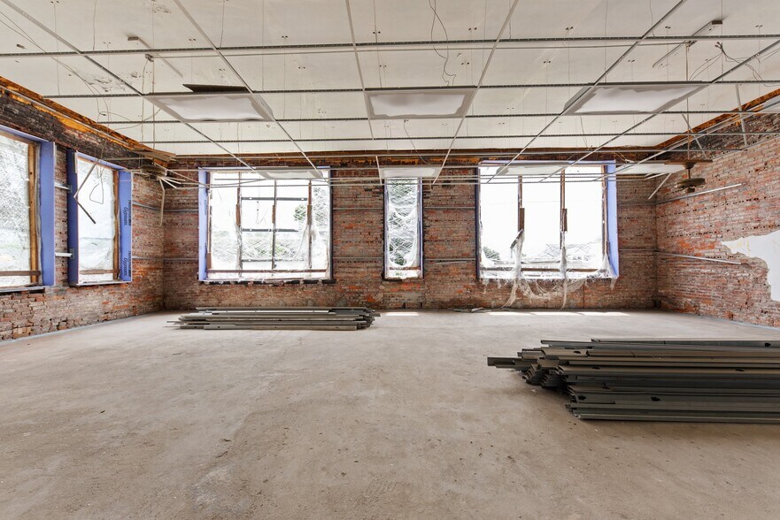 More Photos Of 200 S Green St, Georgetown Loft Creative Space For Sale