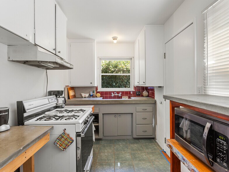 More Photos Of 1817 W Burbank Blvd, Burbank Daycare Center For Sale