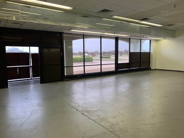 More Photos Of 1455 W Trinity Mills, Carrollton Freestanding For Lease