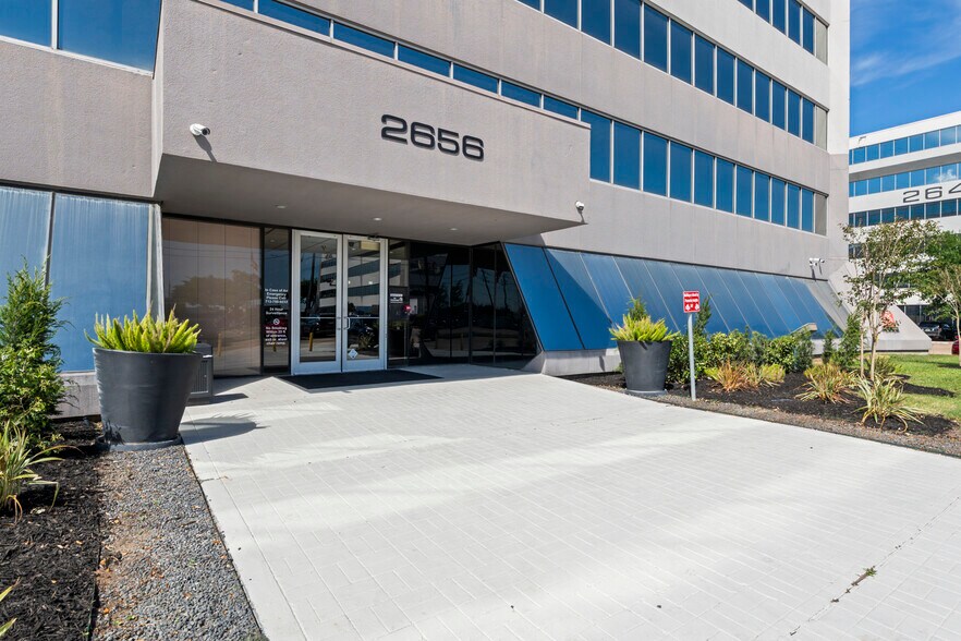 More Photos Of 2656 S Loop W, Houston Office For Lease