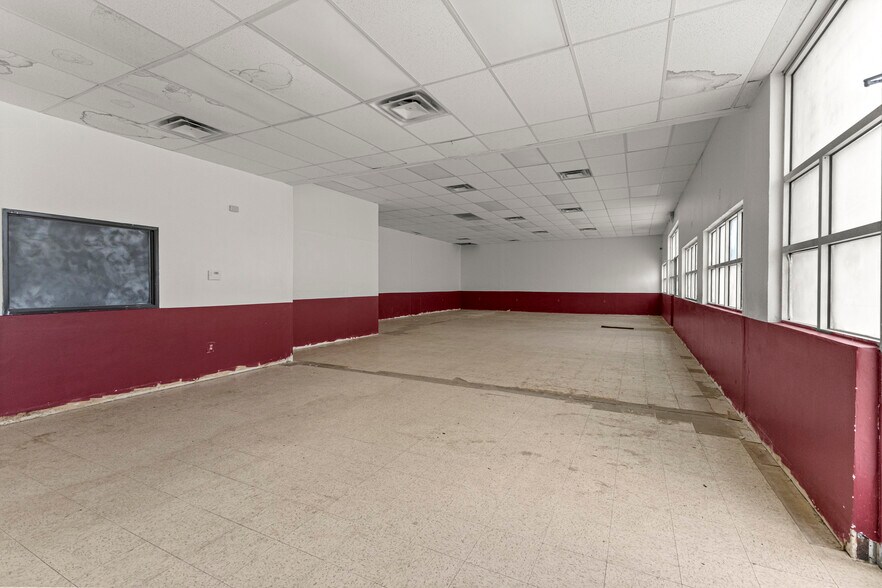 More Photos Of 2300 S Schaefer Hwy, Detroit Storefront For Sale