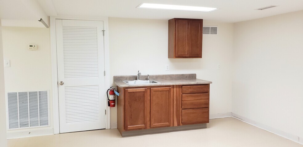 More Photos Of 14319 Manchester Rd, Ballwin Freestanding For Lease
