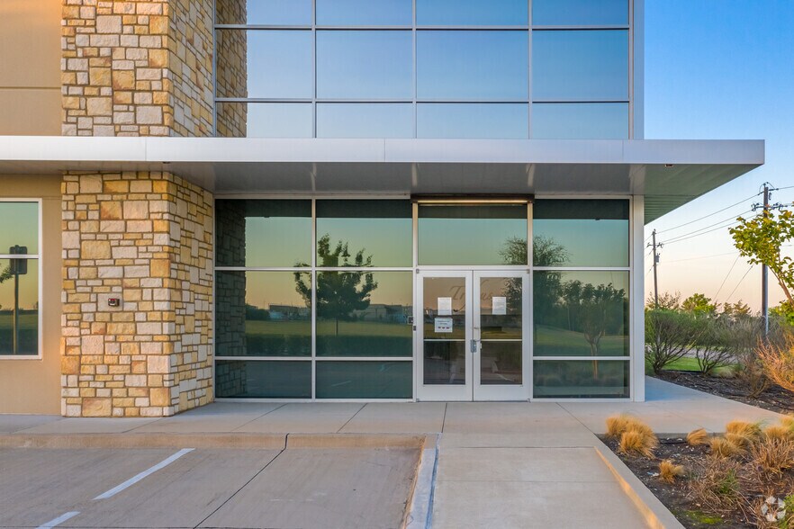 More Photos Of 320 W Centre Park Blvd, DeSoto Warehouse For Sale