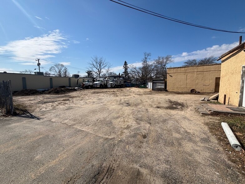 More Photos Of 125 Carleton Ave, Central Islip Freestanding For Sale