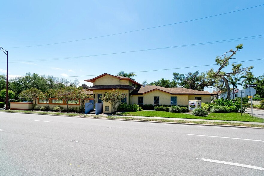 Primary Photo Of 1666 Mound St, Sarasota Medical For Sale