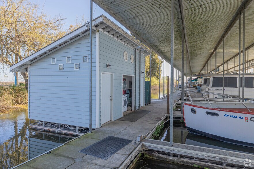 More Photos Of 7000 Holland Tract Rd, Brentwood Marina For Sale