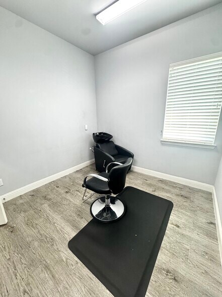 More Photos Of 6164 Bentridge Dr, Hurst Office For Sale