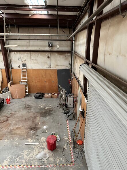 More Photos Of 428 N Curry St, Tehachapi Light Manufacturing For Lease