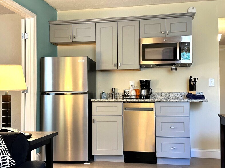 More Photos Of 6205 Ramada Dr, Clemmons Hotel For Sale